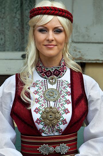 norwegian girl in folk costume norwegian clothing costume ethnique scandinavian dress