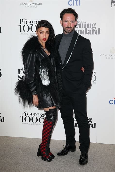 fka twigs attends london fashion week in an homage to 90s versace style — photos