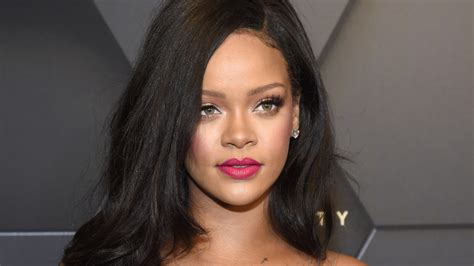 Rihanna Reveals Fenty Beautys First Brow Product Will Come In 14