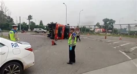 Kompol bambang meninggal dunia, terima kasih atas pengabdian selama ini. Loker Soper Truck Jember Hari Ini / Dramatis Evakuasi ...