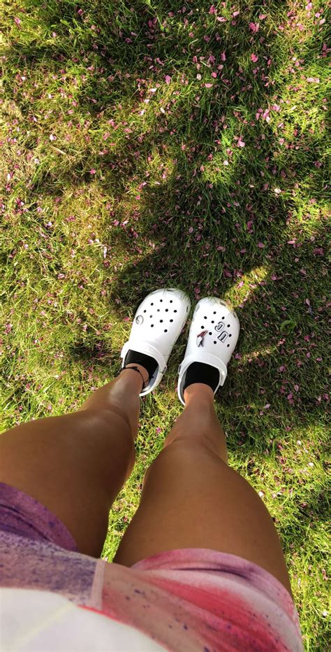 Pinterest Laneyani White Crocs Outfit White Shoes White Crocs