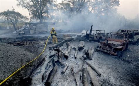 Tick Fire Live Updates 40000 Evacuated Six Homes Destroyed Los