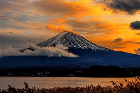 Mount Fuji Sunset From Lake Kawaguchiko When Traveling Japan Stay