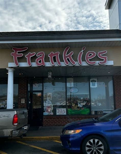 Martha Stewart visits Frankie's Family Restaurant in Waterbury