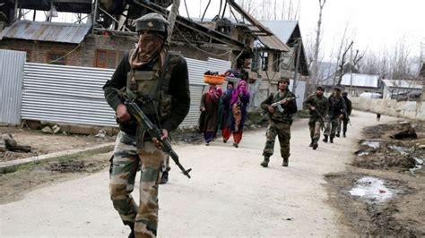 Kashmir Conflict Militants In Stand Off With Military Bbc News