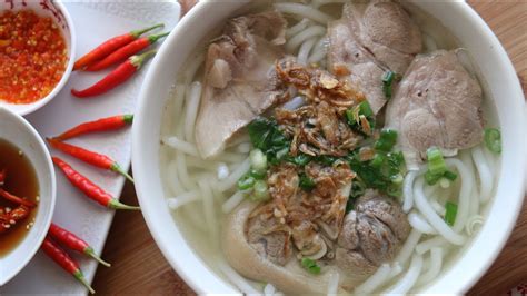 Banh Canh Gio Heo Vietnamese Pork Hock Noodle Soup Recipe Youtube