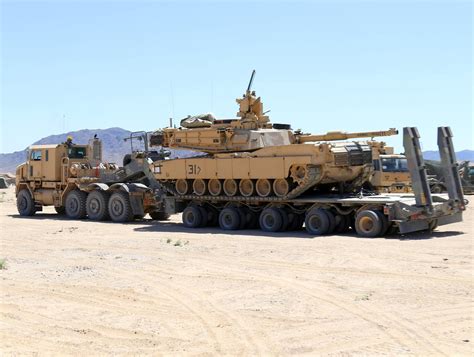 Oshkosh M1070a0 Us Army Tanks Military Military Vehicles Army