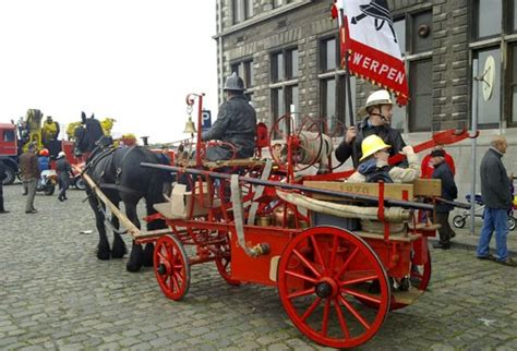 De gepantserde bearcats die zelfs kalasjnikovs weerstaan. Brandweer rukt uit op zijn negentiende-eeuws (Antwerpen ...