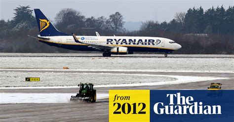 Stansted Airport Closed As Snow Hits Southern Uk Uk Weather The