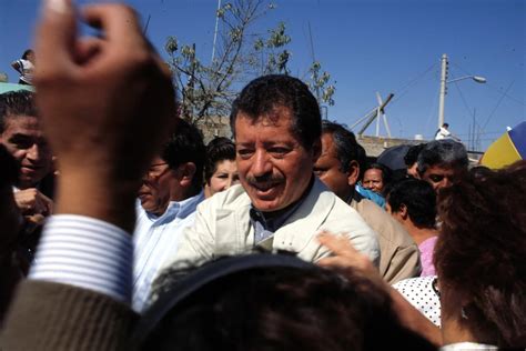 Un Busto Del Ex Presidente Carlos Salinas De Gortari Alcanzó Los 150 000 Pesos En Una Subasta