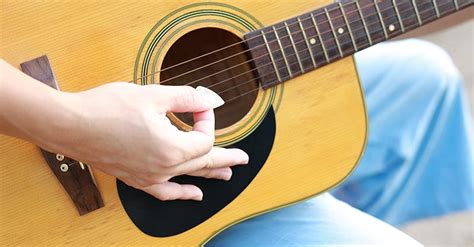 Beginners Guide How To Hold A Guitar Pick Properly