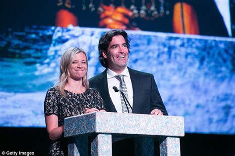 Amy Smart Defends Accused Husband Carter Oosterhouse Daily Mail Online