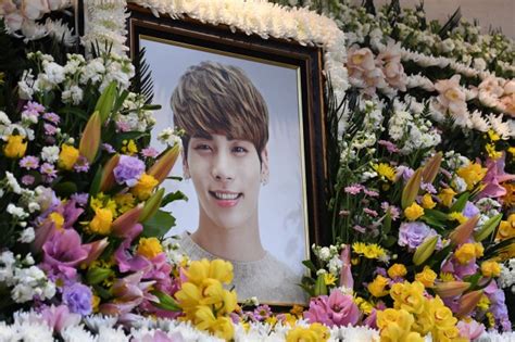 Shinees Jonghyun Given Three Day Funeral As Fans Arrive To Mourn