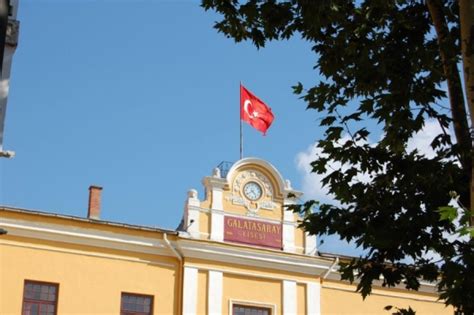 Galatasaray üniversitesi ile galatasaray lisesi arasında nasıl bir bağlantı vardır? Galatasaray Lisesi 150 yaşında | PervinKaplan.com