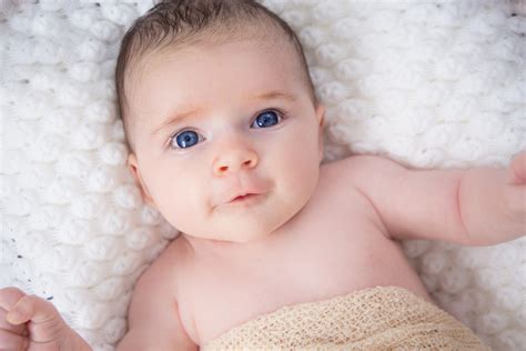 Newborn Baby Girl Pictures Blue Eyes