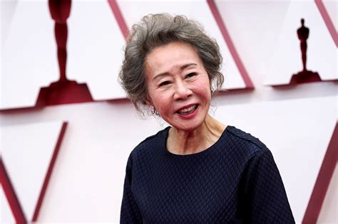 【第93屆奧斯卡】韓星第1人！73歲尹汝貞奪下最佳女配 「我終於見到布萊德彼特了」 上報 流行