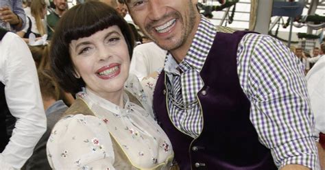 Слушать песни и музыку mireille mathieu (мирей матьё) онлайн. Florian Silbereisen et Mireille Mathieu - Mireille Mathieu ...