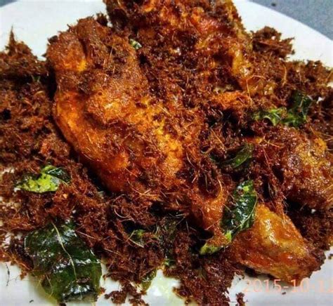 Masukkan ayam yang sebelumnya sudah digoreng tadi. Resepi Ayam Goreng Berempah yang garing dan sedap - MY Resepi
