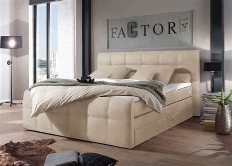 Anders als bei herkömmlichen betten, liegt man bei einem boxspringbett auf gleich zwei matratzen. Boxspringbett Sacramento von Black Red White mit Kopf- und ...