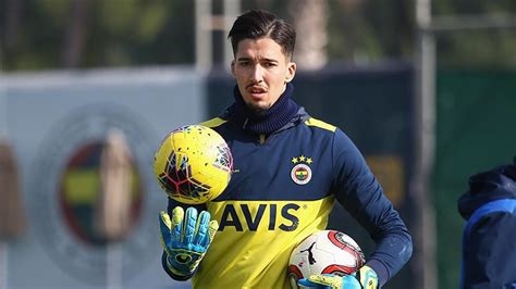 Sorusu spor gündemini yakından takip edenler tarafından araştırılıyor. Altay Bayındır: Şampiyonluğu herkes çok özledi