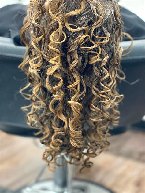 Clumping: How To Create Beautiful Curl Clumps
