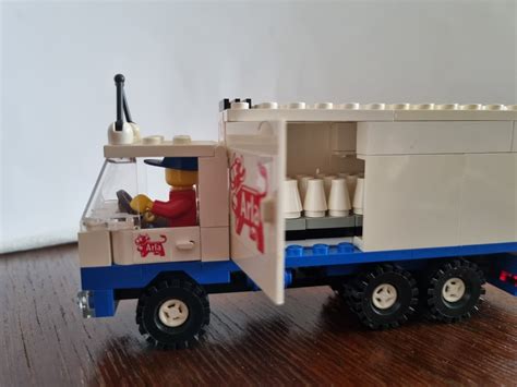 Se Produkter Som Liknar Lego Arla Mjölkbil Med Mjölkf På Tradera