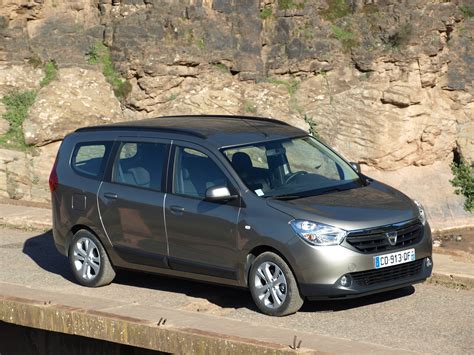 Tā tilpums ir 2 617 dm3 divvietīgajā konfigurācijā un līdz 207 dm3 septiņvietīgajā konfigurācijā. DACIA Lodgy specs & photos - 2012, 2013, 2014, 2015, 2016 ...