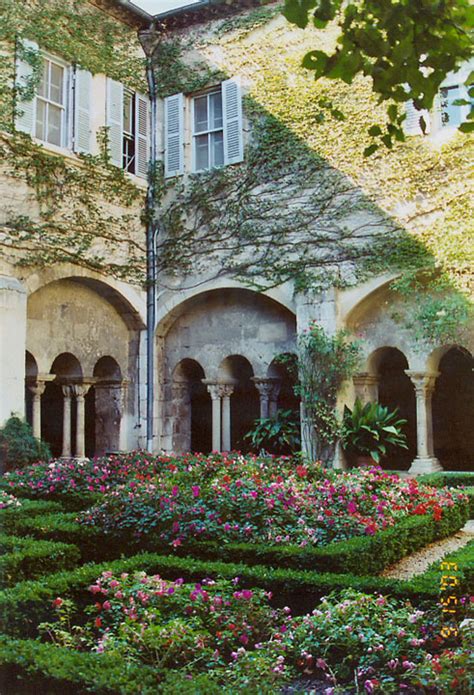 French Courtyard Gardens Lovely Home Interior Design Idea