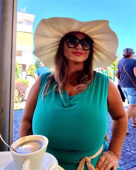 Amber Rose Bodhi Voluptuous Floppy Hat Cocktails Bella Instagram Fashion Moda