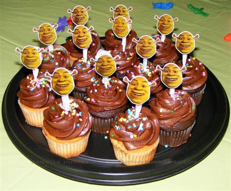 Ok shrek fans if you are planning a shrek birthday party theme you may need some fun ideas and inspiration to help you create a shrek birthday cake or even shrek cupcakes for your party. Shrek cupcakes! | Bday party kids, Singing happy birthday ...