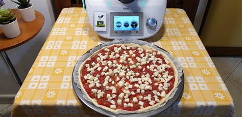 Scopriamo la ricetta per l'impasto della pizza da fare con bimby. Pizza veloce - Video Ricette Bimby