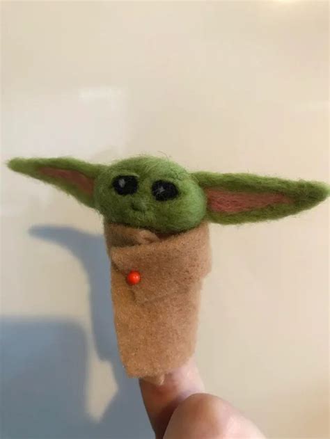 Baby Yoda Finger Puppet Needlefelting In 2020 Finger Puppets