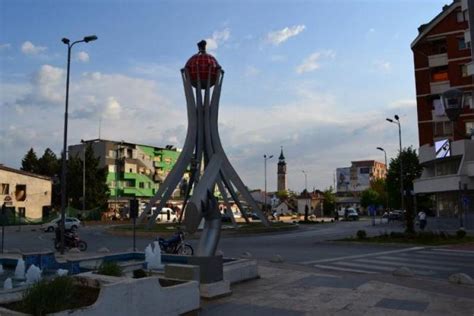 Ilık süt ve vanilya eklenir, çok az daha çırpılır. Pirlepe Gezi Rehberi | Gezimanya