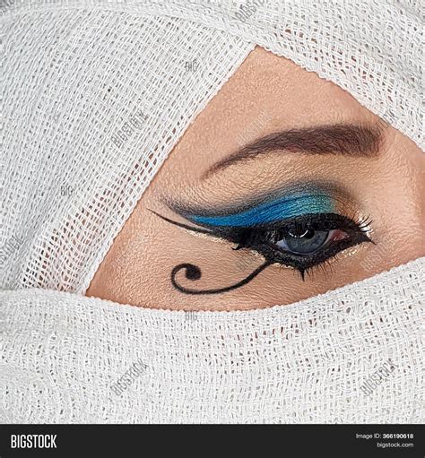 egyptian eyes makeup