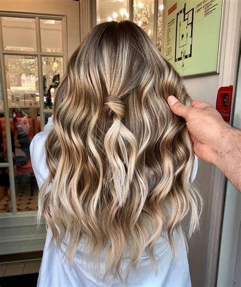 Short hairstyles branch off of these two styles and variations can arise depending on hair thickness, color, overall style, and texture. 35 Fashionable Blonde Hair Ideas For Winter | Winter hair ...