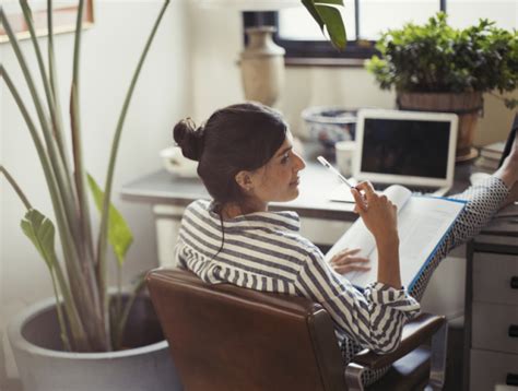 Este es uno de los trabajos manuales para hacer en casa y ganar dinero más antiguos, todos en algún momento necesitan de una persona que le ajuste al pantalón o que le haga un vestido. Siete cosas que he aprendido (y recomiendo) en mi primer ...