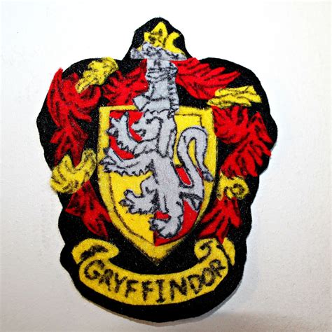 How To Make A No Sew Gryffindor Patch