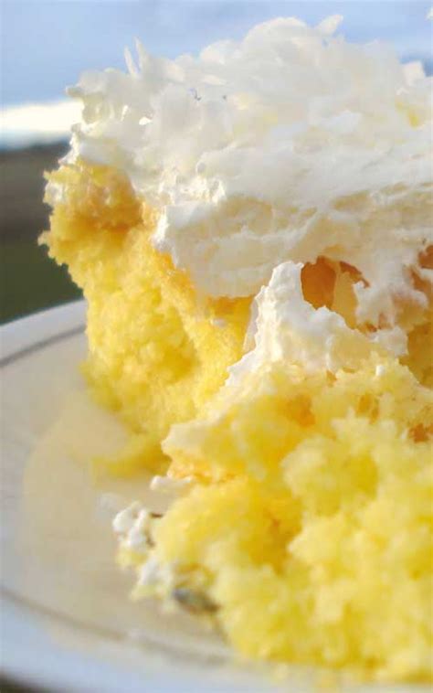Coconut flour, coconut flakes, coconut cream, pineapple, coconut oil and 9 more. Pineapple Coconut Cake | Flavorite