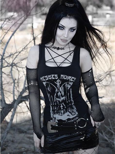 Pin By Erika White On Gothic Chicks Black Metal Girl Gothic Outfits