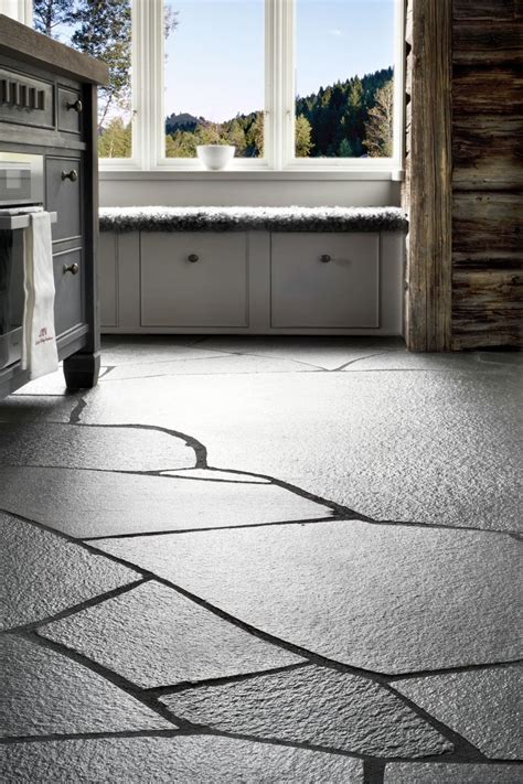 I detta utförande flyttar man in. skiffer-offerdal-golv-klovyta-oregelbunden ...