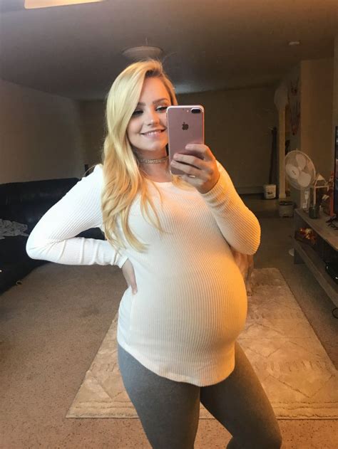 Pin By Samantha Scott On Pregnancy Pregnant Model Pregnant Women