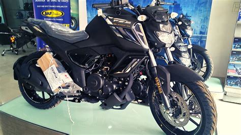 The fuel tank is made more muscular now, and in visual(picutre). New 2020 BS6 Yamaha FZ-S (Dark Knight) Complete Review ...