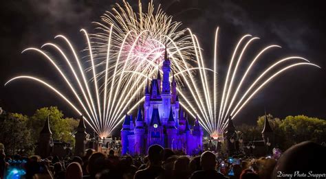 Walt Disney World's Magic Kingdom Fireworks to Broadcast Live on New Year's Eve - Disney Dining ...