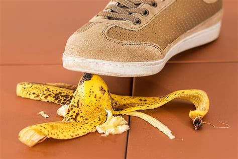 Hd Wallpaper Slippery Foot Mistake Oops Accident Banana Skin Be