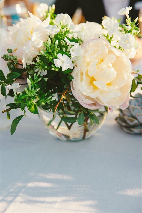 Even your dearest family and friends have their idiosyncrasies. Small Floral Centerpieces