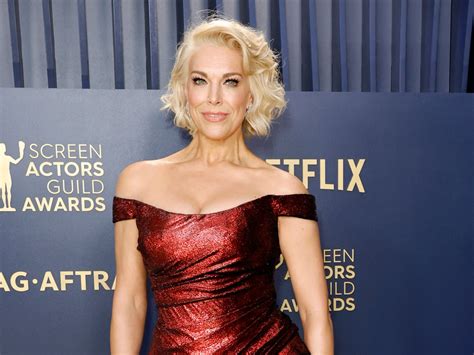 Hannah Waddingham Takes Cardboard Purse Made By Her Nine Year Old Daughter To Sag Awards