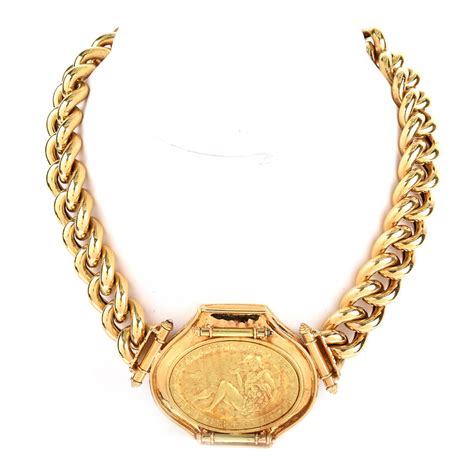 Vintage Italian Large 18 Karat Yellow Gold Link Pendant Necklace With