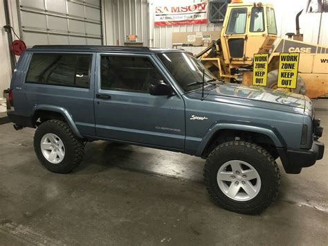 Priced above my budget by a little. One of my favorite 2 door builds. | Jeep cherokee xj, Jeep ...