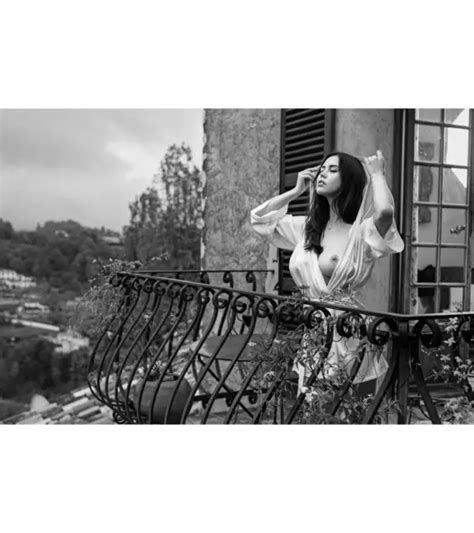 EROTIK AKT FOTO Nackte Frau auf dem Balkon A x FineArt Hahnemühle mit EUR