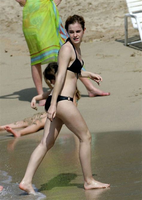 в Twitter Emma Watson Hot Body In Bikini Nipslip